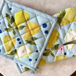 Precious Pear Boutique Collection Oven Mit and Pot Holder duo